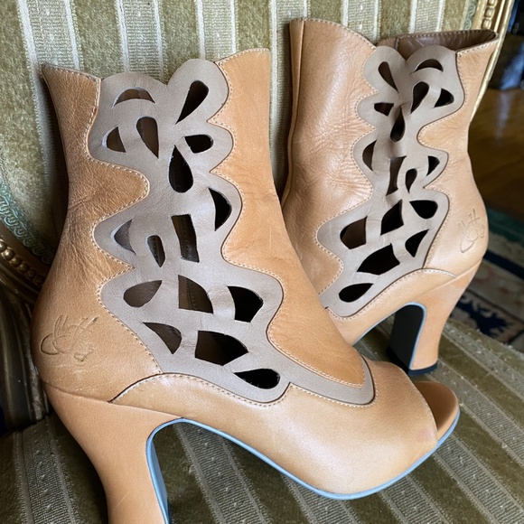 John Fluvog - Picture 2 of 6